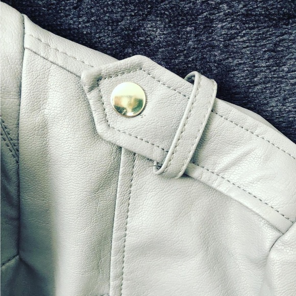 Misaguided
Faux leather jacket
Grey
perfect condition - Picture 3 of 5